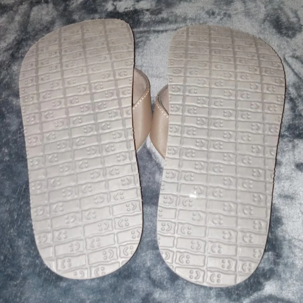 Sanuk Brown and Tan Flip Flops Sz 8